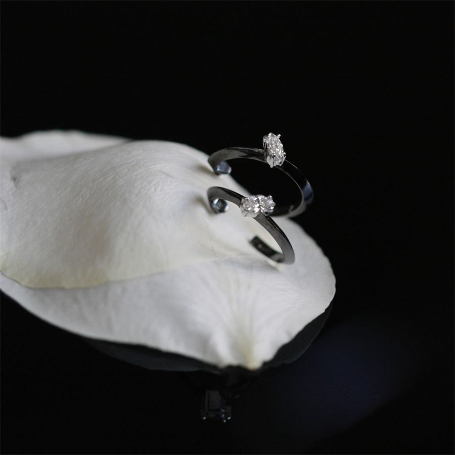 Black gold 'balance' hoop earrings BALANCE | OR XS 1MRQ P/FARAU9N CT. 0,18